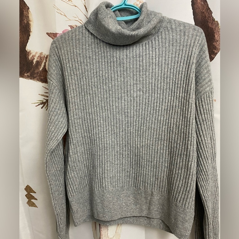 Small Gap sweater​​​​​​​​​​